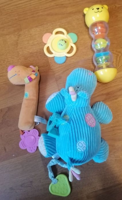Zestaw zabawek niemowlęcych