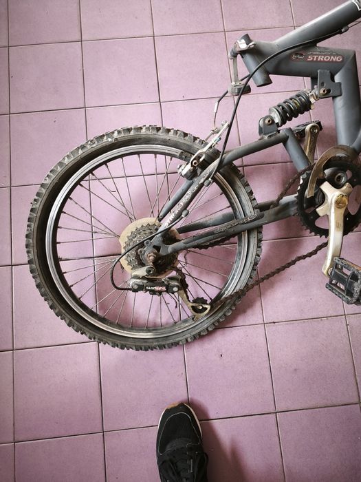 Bicicleta usada sem selim