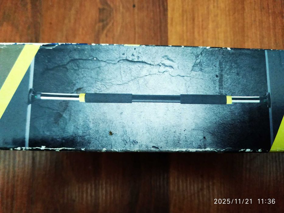 Door-Mounted Pull-Up Bar438775119831388161