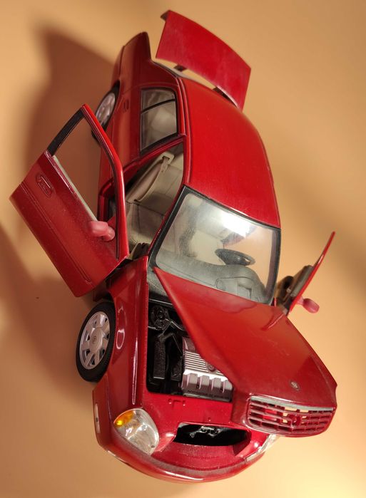 Модель машины 2002 Cadillac Deville DTS 1:18 Maisto Diecast Model Car