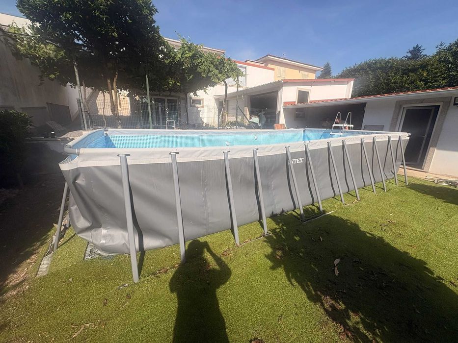 Piscina Intex Retangular  de grandes dimensões  com bomba de areia e água  salgada