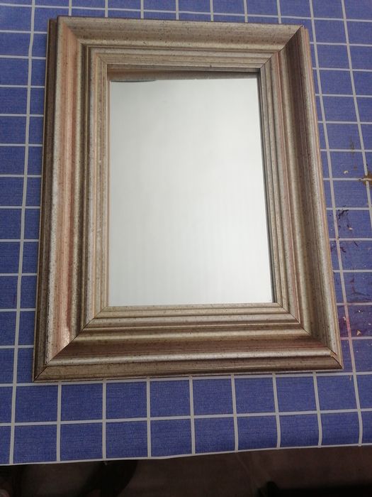 Espelho com moldura premium