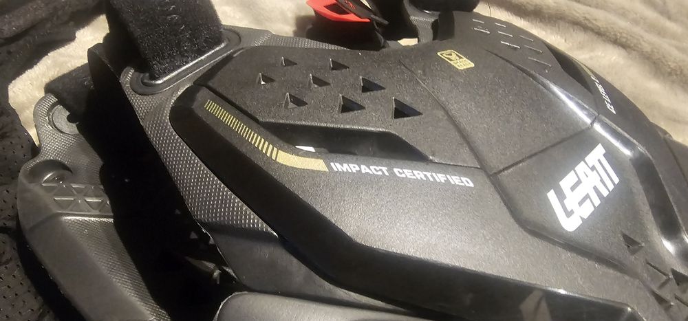 Zbroja LEATT Body Protector 6.5 roz. M /L