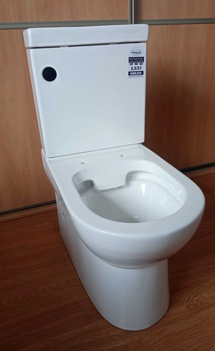 Elegancki WC Kompakt z wbudowaną małą umywalką marki Aqualine 2 in 1