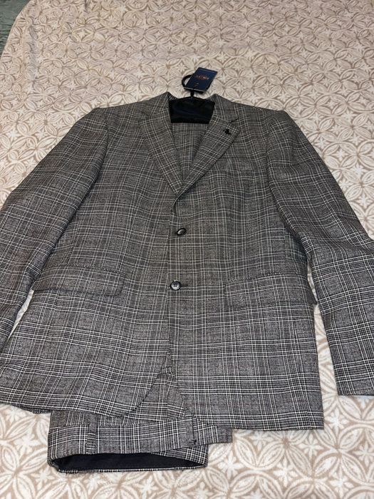 Костюм трійка з жилеткою класичний на корпоратив весілля