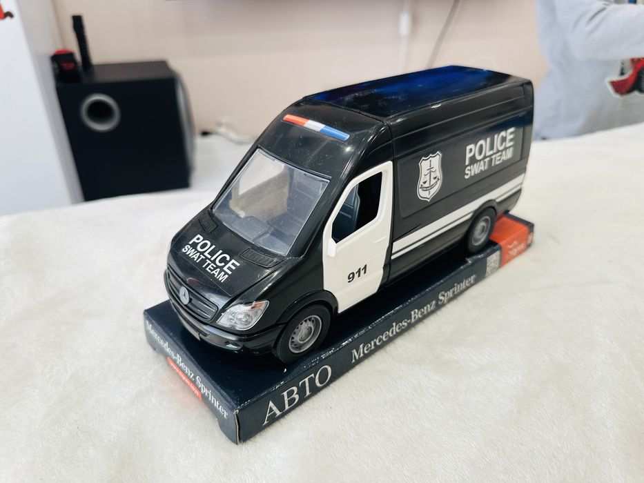 Машина Mercedes-Benz Sprinter Поліція