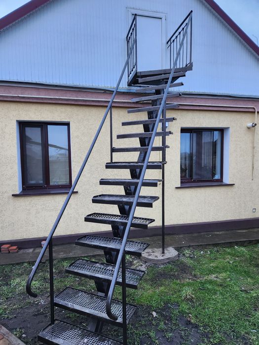 Металеві сходи лестници металические поручні (перила)