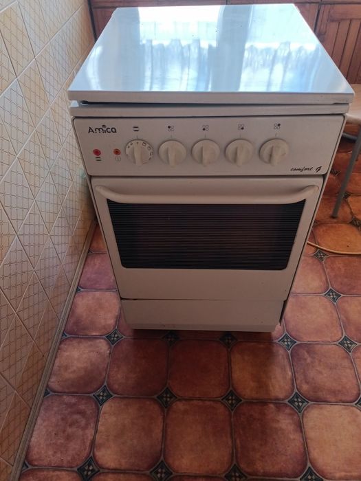 Kuchnia gazowa z piekarnikiem elektrycznym