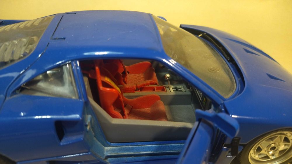 Большая модель FERRARI-F40 1:18 BURAGO,большая модель Ферарри ф 40