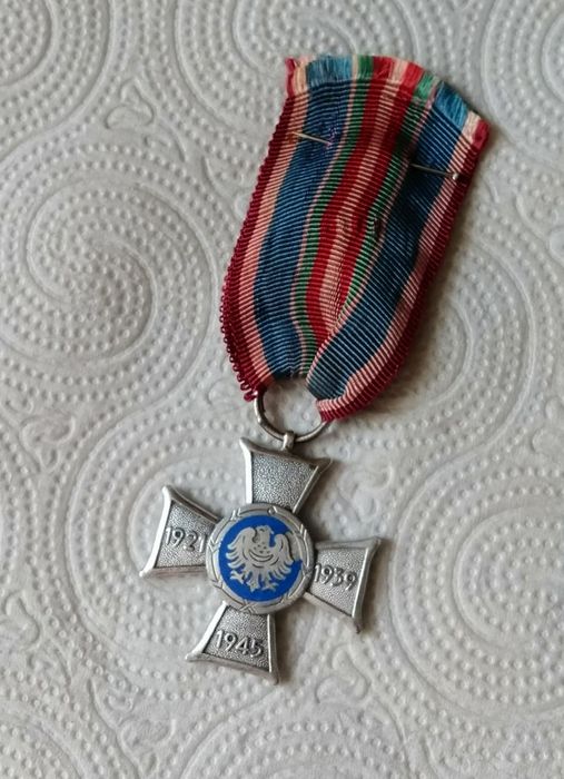 Śląski krzyż powstańczy Caritas