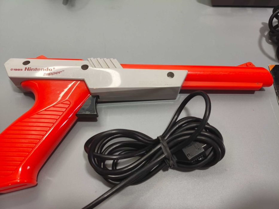 Nintendo (NES) + Zapper & Mario Duckhunt