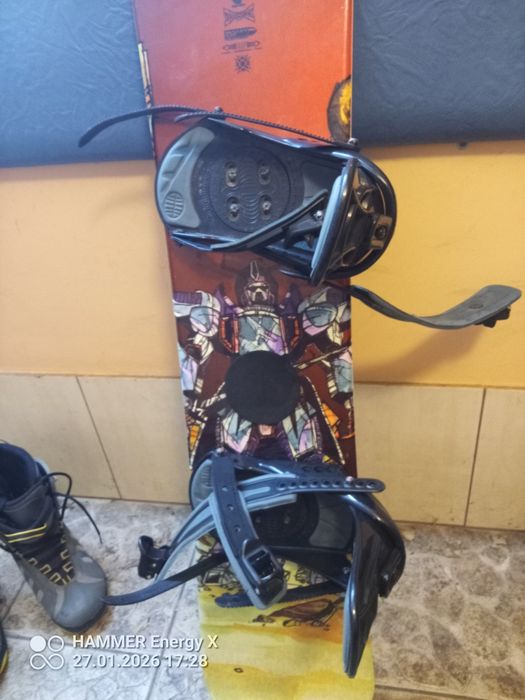 Deska snowboardowa z wiązaniami