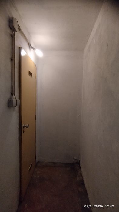 Lugar de garagem com arrumos