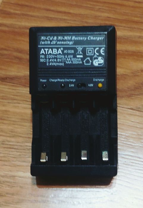 Зарядний пристрій