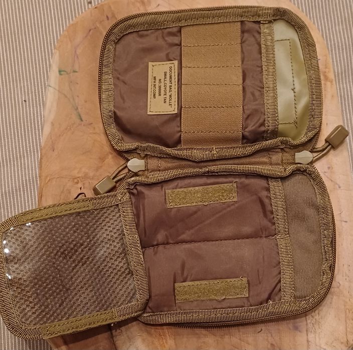 Bolsa Pequena para Documentos TAN [MFH]

Tamanho: 18 x 12 cm (LxA)

10