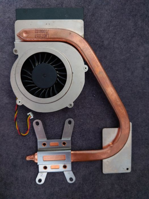 Procesor Intel, pamięć DDR2 667, karta AzureWave, chłodzenie vr610