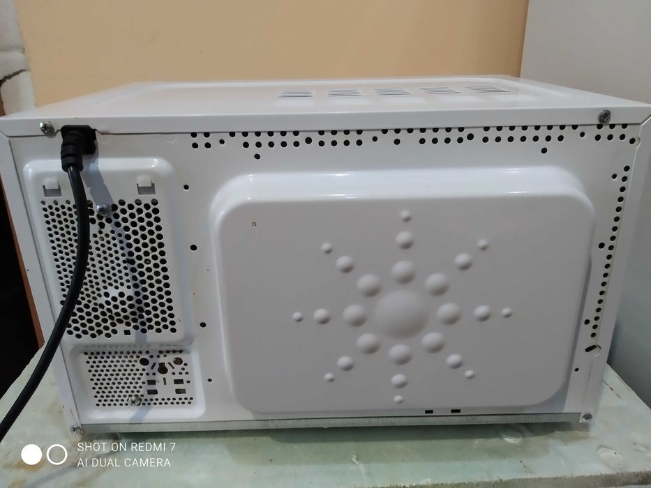 Микровалновая печь,как новая!