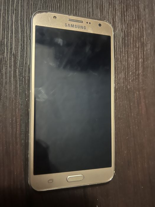 Смартфон Samsung Galaxy J7