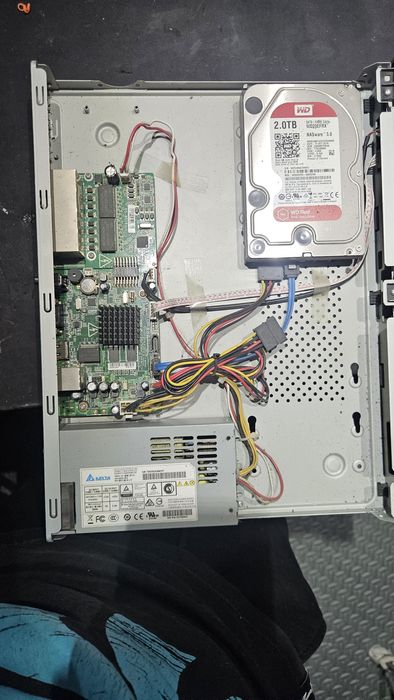 Hikvision DS-7608NI-E2/8P + HDD 2TB WD Red
