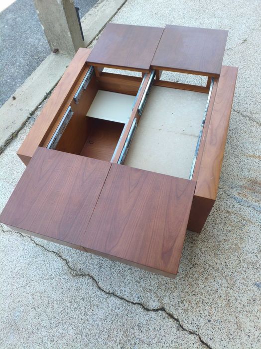Mesa de centro com gavetas