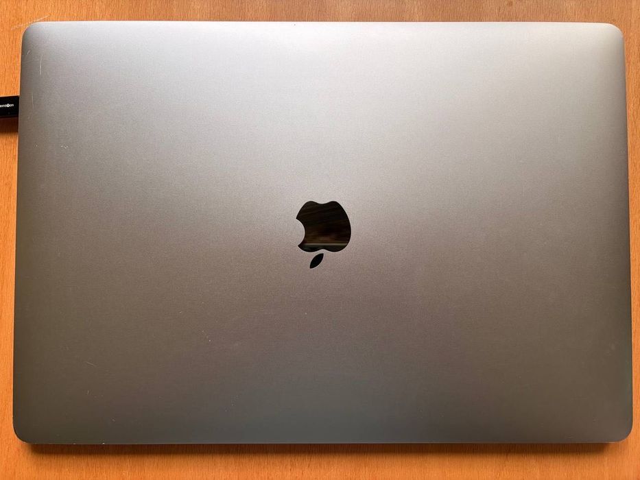 MacBook Pro 15” 2018 – Intel Core i7 | 16 GB RAM | 256 GB SSD | Excelente estado