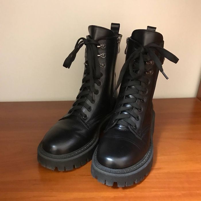 Женские черны ботинки высокие