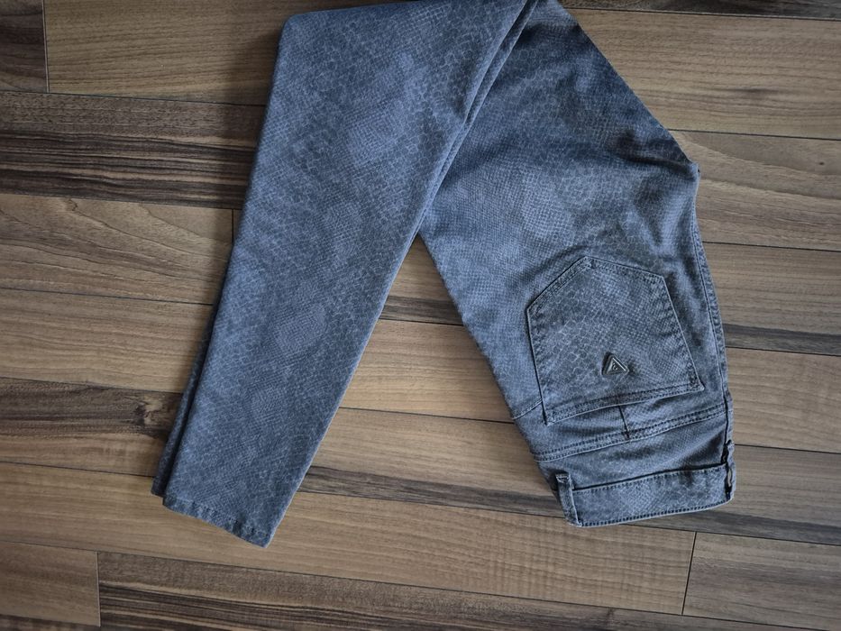 Jeansy Guess 24.