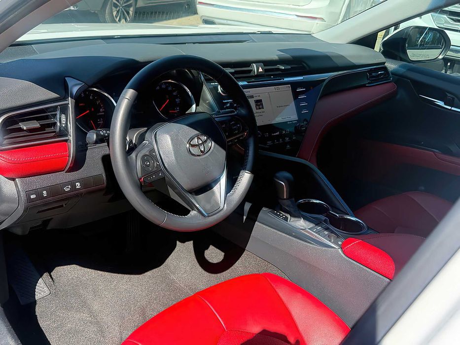 Toyota Camry      2020