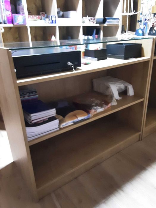 Vendo Balcão de Atendimento com Montra em Vidro e Bloco para PC