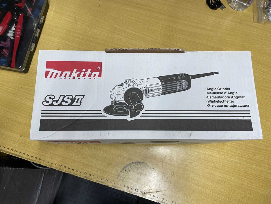 Makita Mini-Rebarbadora 125mm 1400W GA5040C