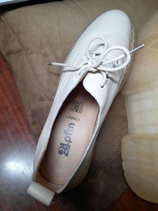 Туфлі шкіряні білі