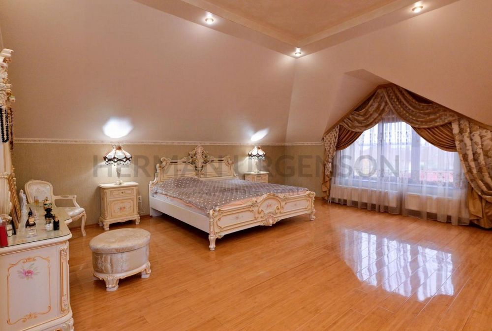 Продаж будинку 404 м.кв / 22 сотки / Минай
