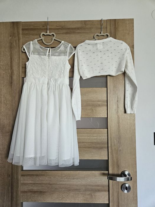 Sukienka wizytowa biała z sweterkiem bolerkiem