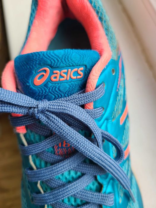Asics кросівки жіночі