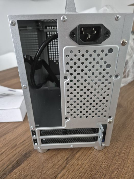 Gabinete de computador mini-ITX