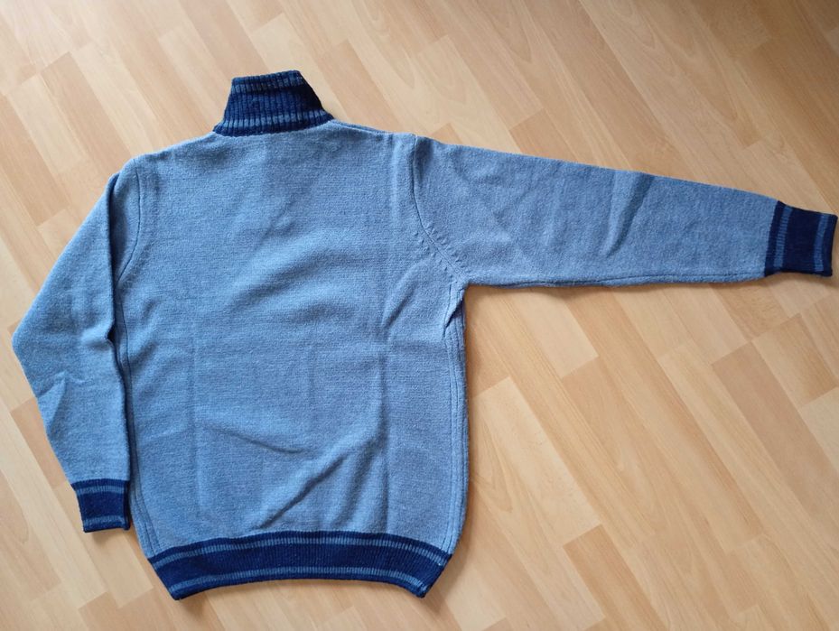 Sweter niebieski