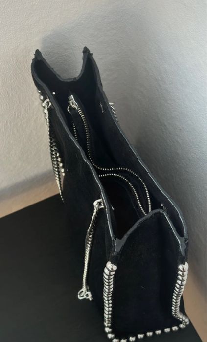 らぐな Czarna zdobiona torebka zawieszona na łańcuchu TERN M