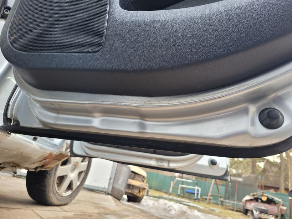 Drzwi prawy tył Octavia 2 kombi srebrne