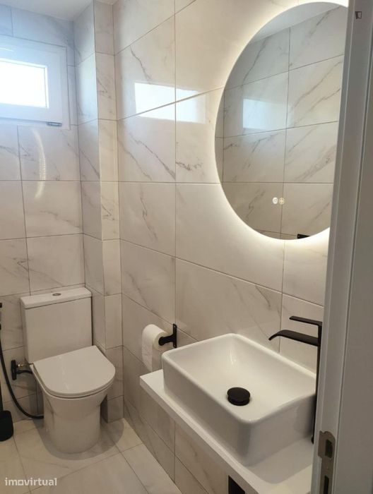 Quarto - localizado em Amadora Lisbon
