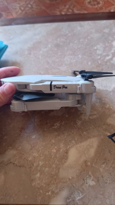 Drone pequeno com câmera