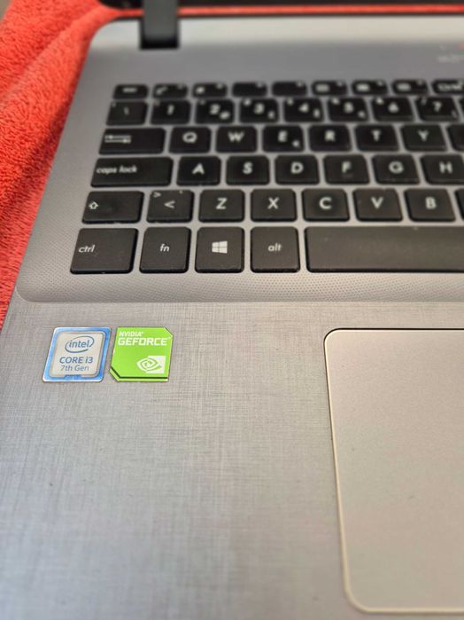 Asus F507 processador I3-7020u, muito bom estado