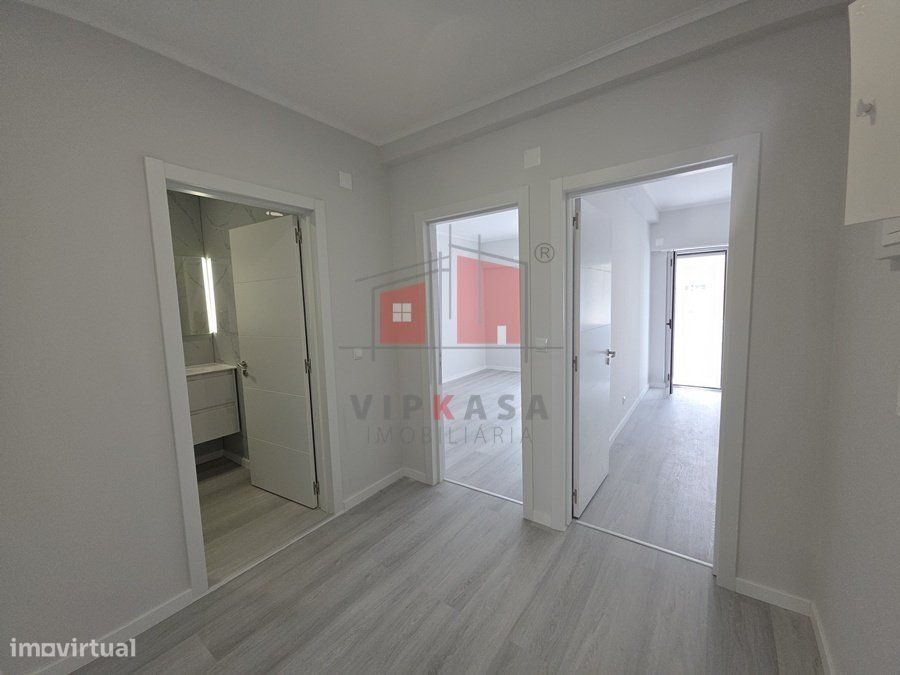 Apartamento T2 remodelado em Benfica