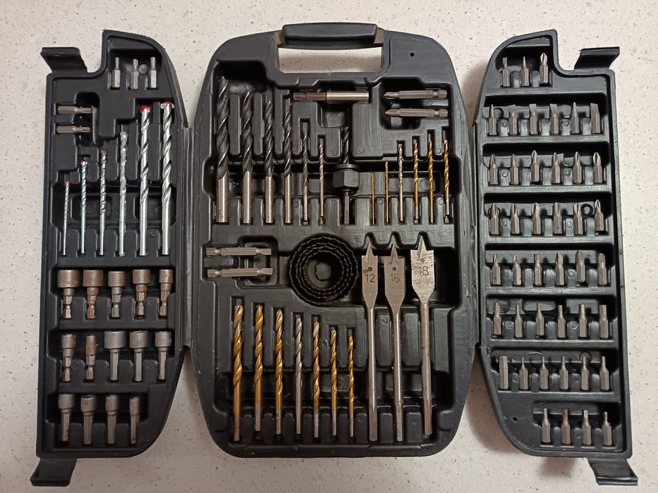 Komplet 100 bitów i wierteł w walizce
