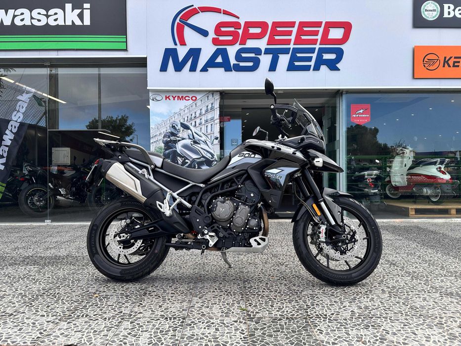 Triumph tiger 900