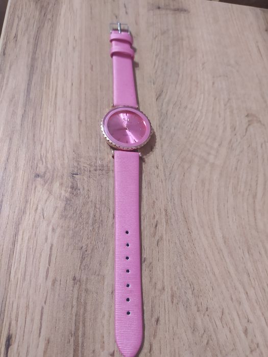 Жіночий годинник