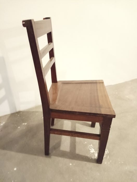 Cadeira madeira pesada