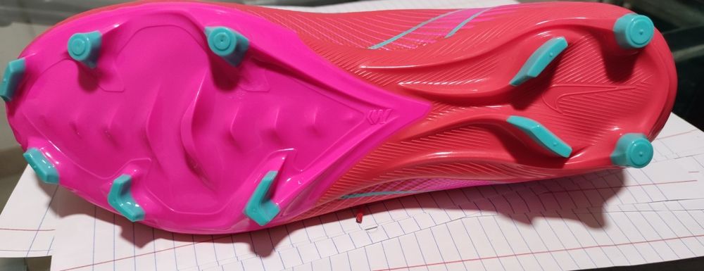 Chuteira Mercurial nova