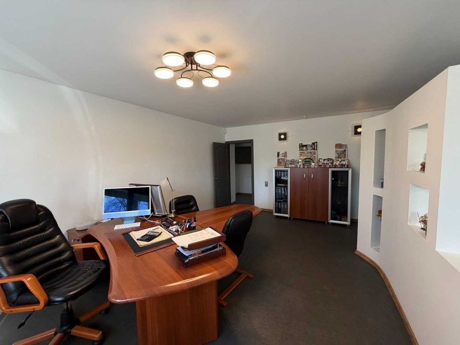 Продам офісне приміщення