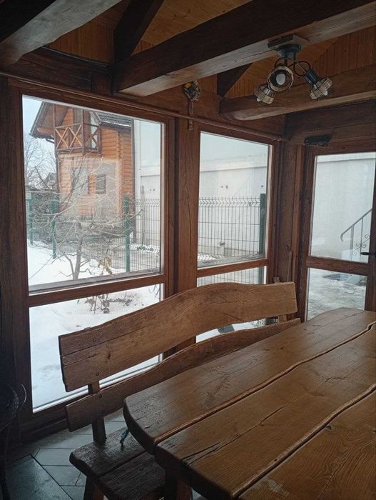 Дерев'яний будиночок з банею подобово, також є мангал та альтанка