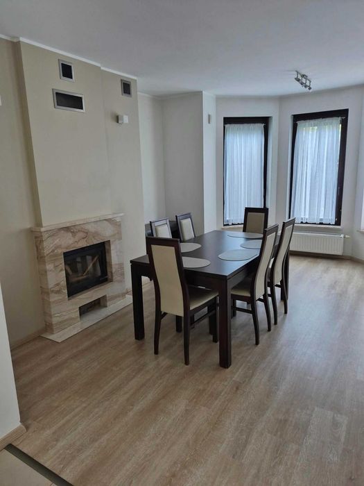 Komfortowy szeregowiec z ogródkiem i garażem